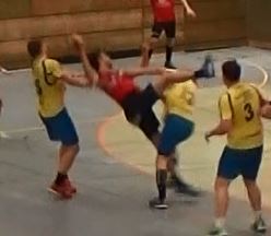 Übles Foul an Max Schreiner